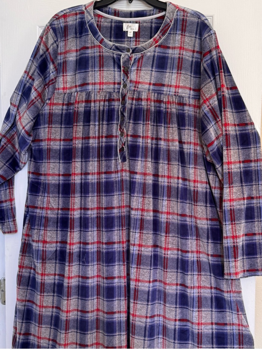 PLUS NIGHTGOWN SIZE 4X. ARIA SLEEPWEAR, LONG SLEEVES, SOFT FLEECE PLAID, POCKETS - Picture 2 of 16
